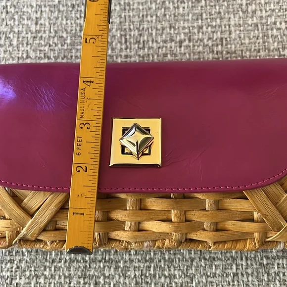 NWT Vanessa Straw Clutch w/ Floral Interior - Picture 9 of 10